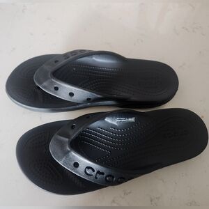 Croc flip flops, black, size W 7